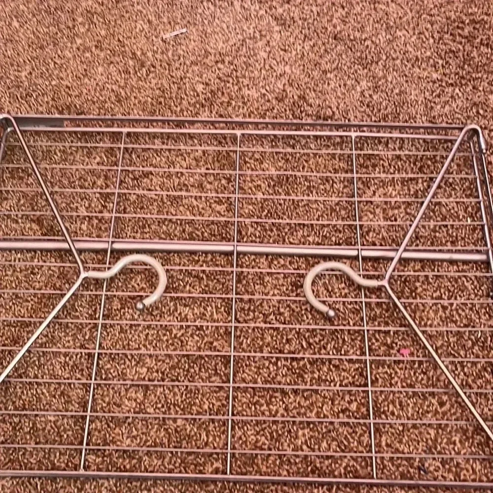 Metal closet rack